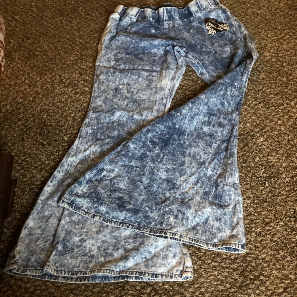 Trendy Acid Wash Bell Bottom Boutique Jeans NWT L